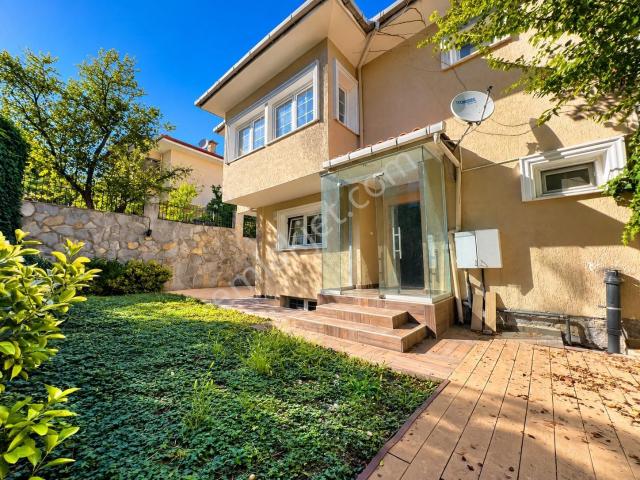 Realist' Ten Çengelköy Ata 2 Sitesinde 350 M2 Masrafsız Triplex