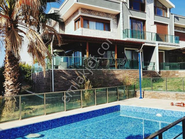 Realivadan Eşyalı Kiralık Tripleks Villa