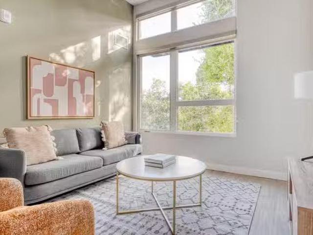 Realm Apartments, 1545 San Antonio St, Menlo Park 1 Bedroom.