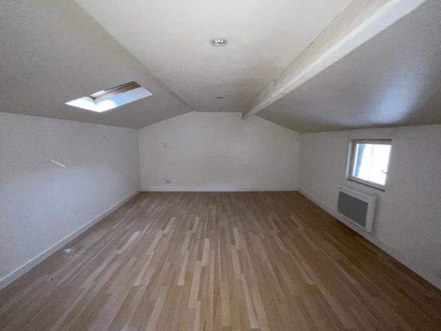 Réalmont centre, appartement en triplex, T3 de 62 m2