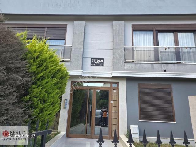 Realty Sıradışından Güzelobada 1+1 Eşyalı,bahçe Kullanımlı Daire
