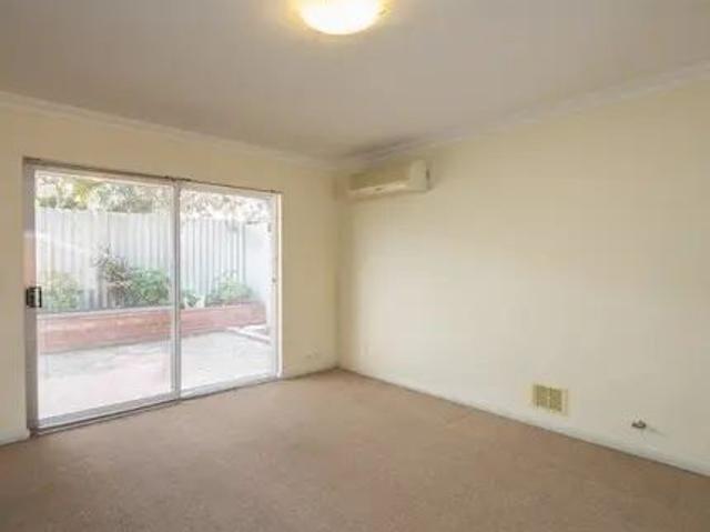Rear Townhouse in Quiet Complex