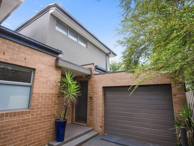 Rear Townhouse private & secluded
