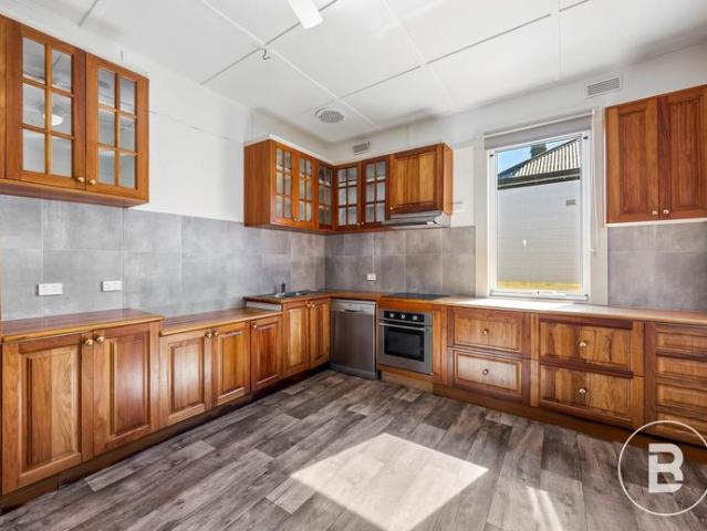 REAR 198 ALBERT ST TWO BEDROOM HOME IN THE HEART OF ALBERT STREET SHOPS
