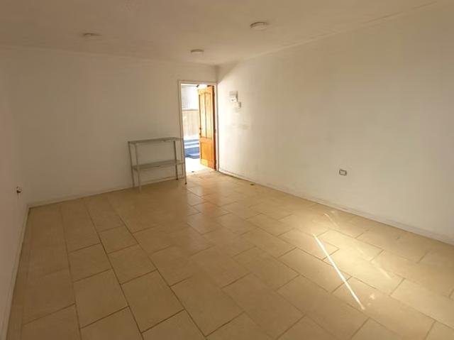 Rebajada! Vendo amplia casa para uso comercial, excelente ubicación, Maipú | 5 Dormitorios por 8590.00 en Maipú