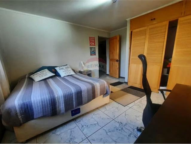 Rebajada/ casa regularizada 2.439 mts2 de terreno | 5 dormitorios por 11900.00 en La Florida