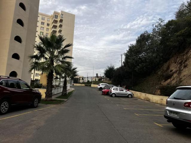 Rebajado! Vendo Soleado Depto Agua Santa 3D 2B y Estacionamiento | 3 dormitorios por 3300.00 en Valparaíso