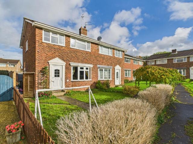 Rectory Close, Yate, Bristol, BS37 3 bed semi detached house to rent £1,350 pcm £312 pw