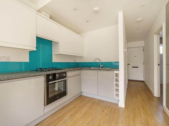Rectory Green, Beckenham BR3, 1 bed flat to rent, £1,400 pcm | PrimeLocation