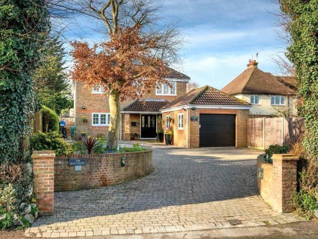 Rectory Lane North, West Malling ME19 6 bed detached house to rent £3,700 pcm £854 pw
