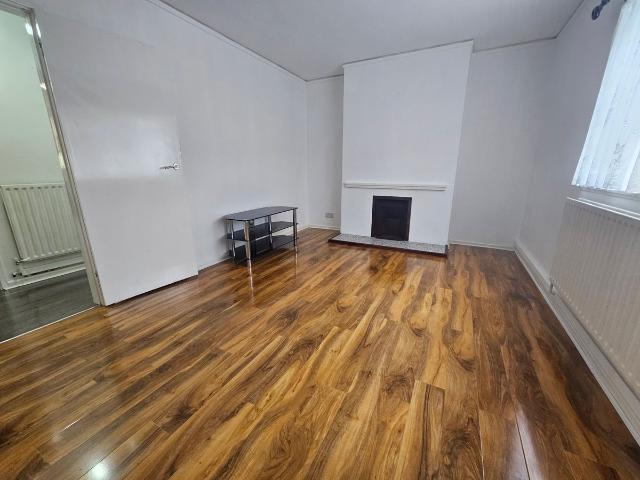 Rectory Lane, Wallington SM6, 2 bed flat to rent, £1,700 pcm | PrimeLocation