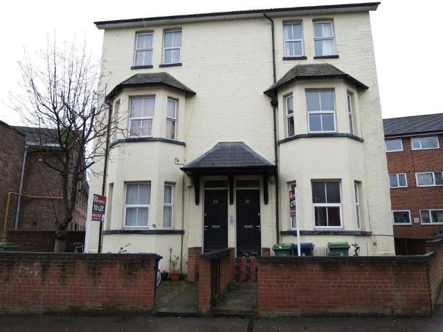 Rectory Road 1 bed flat to rent £1,400 pcm £323 pw
