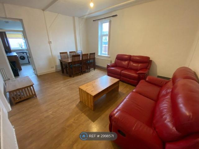 Rectory Road, Gateshead NE8, 4 bed flat to rent, £1,000 pcm | PrimeLocation