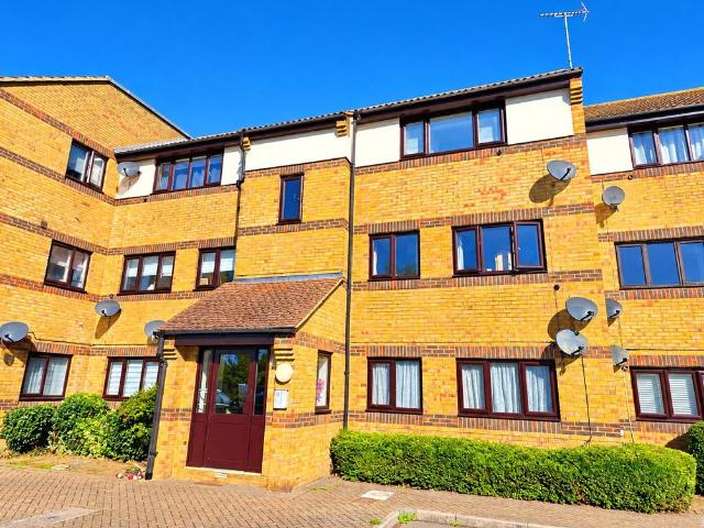 Rectory Road, Rochford, Essex, SS4 2 bed apartment to rent £1,150 pcm £265 pw