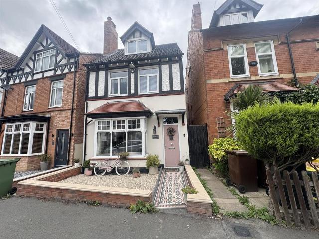 Rectory Road, Redditch 4 bed detached house to rent £1,600 pcm £369 pw