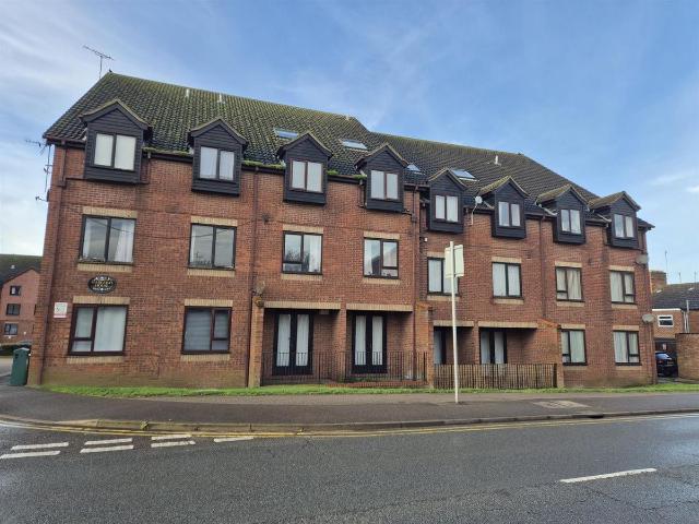 Rectory Road, Rushden NN10, 2 bed flat to rent, £900 pcm | PrimeLocation