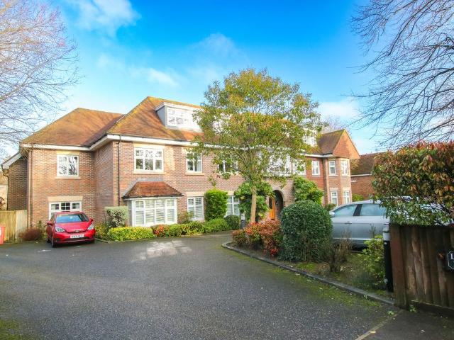 Rectory Road, Wokingham RG40, 2 bed flat to rent, £1,650 pcm | PrimeLocation