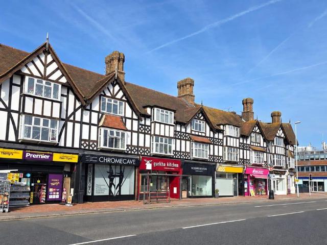 Rectory Road, Tarring, Worthing BN14, 4 bed flat to rent, £1,700 pcm | PrimeLocation