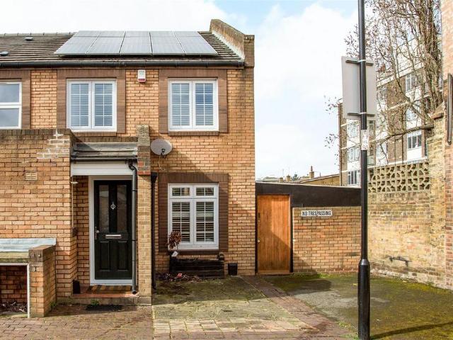 Rectory Square, Stepney, E1 4 bed end of terrace house to rent £4,000 pcm £923 pw