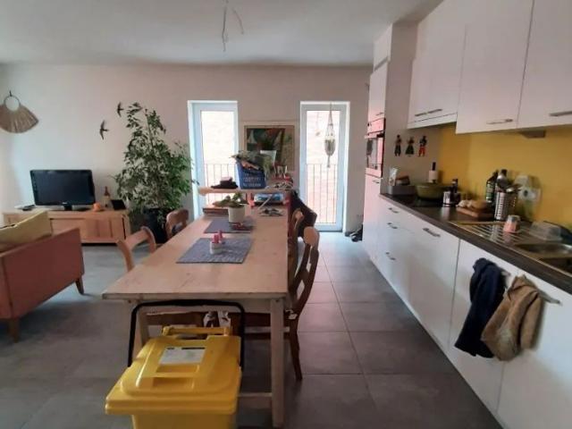 Recent appartement, gelegen op de eerste verdieping, met 2 slaapkamers