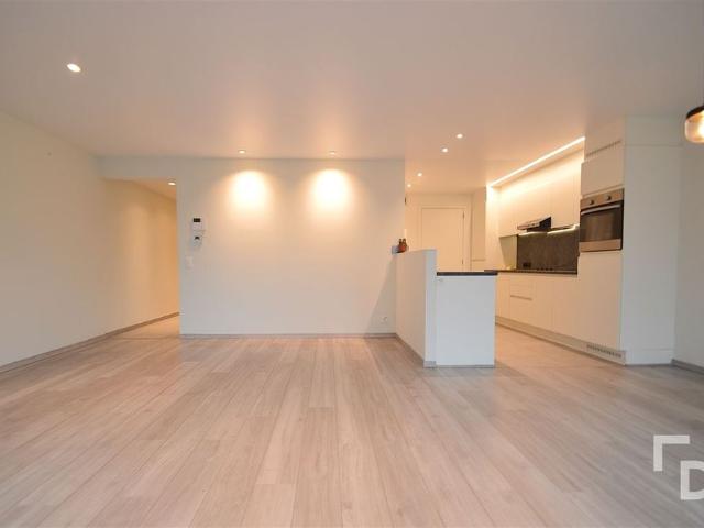 Recent appartement met tuin en autostaanplaats in centrum Poperinge