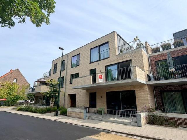 Recent appartement met 2 slaapkamers en groot terras te huur