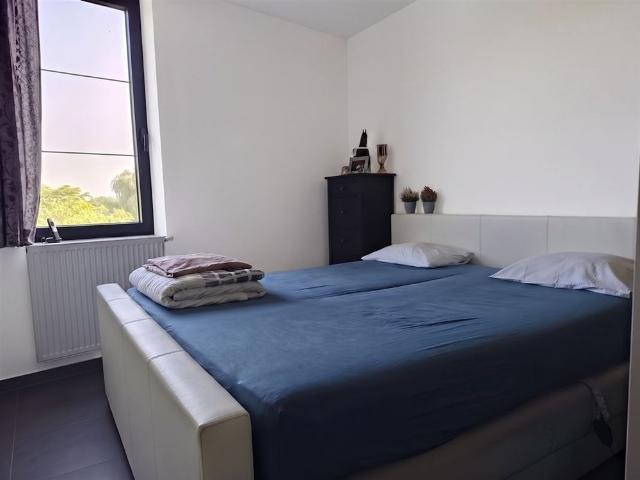 Recent appartement met 2 slaapkamers en terras