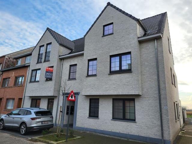 Recent appartement met 2 slaapkamers, terras en garage