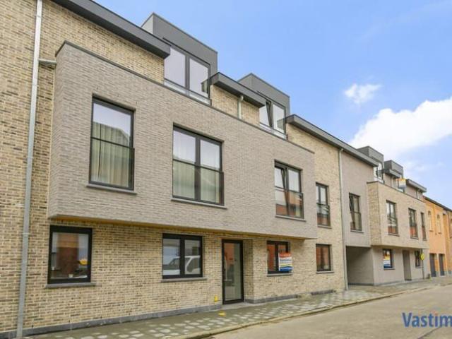 Recent appartement met 2 slaapkamers, terras, lift en garage