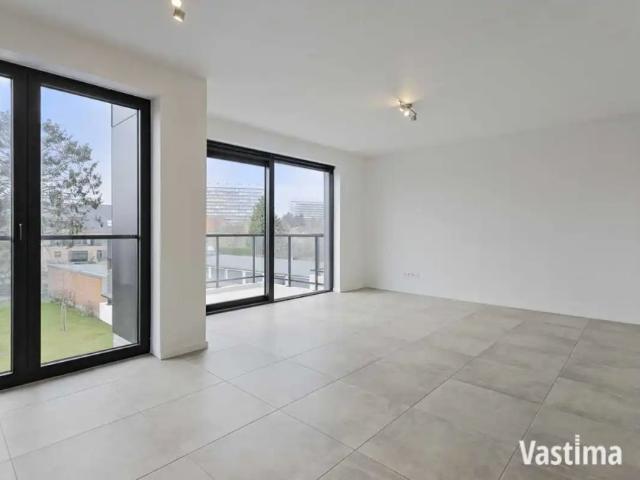 Recent appartement met 2 slaapkamers, terras, lift en garage