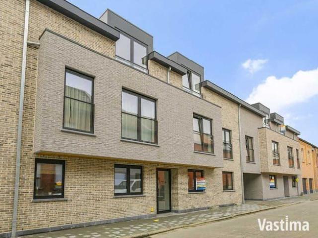 Recent appartement met 2 slaapkamers, terras, lift en garage