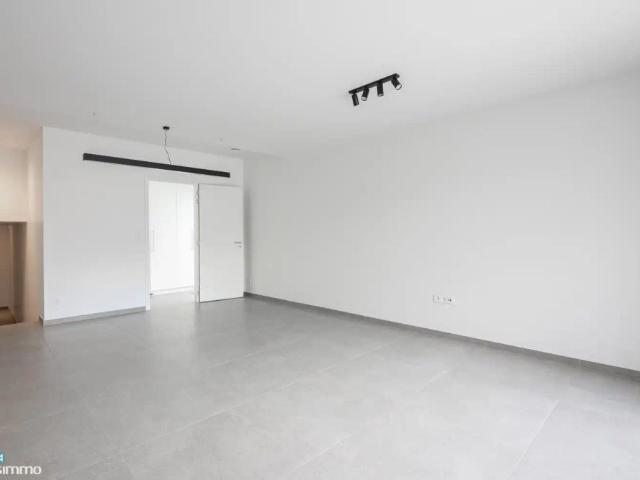 RECENT APPARTEMENT VOORZIEN VAN ALLE COMFORT MET TWEE SLAAPKAMERS TE MOPERTINGEN
