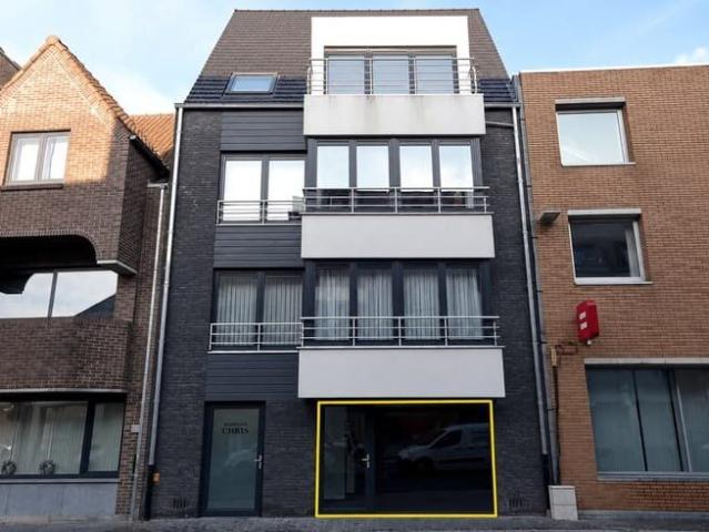 Recent gelijkvloers appartement pal in het centrum van Gist