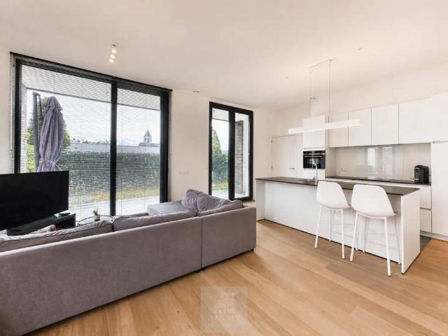 Recent gelijkvloers 2 slaapkamerappartement met tuin aan de Leieboorden