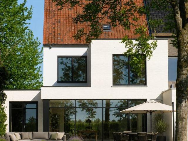 Recent gerenoveerde woning met tuin en garage