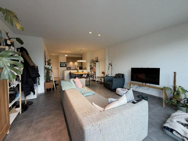 Recent en energiezuinig appartement met 1 slpk. en groot terras in Geel centrum