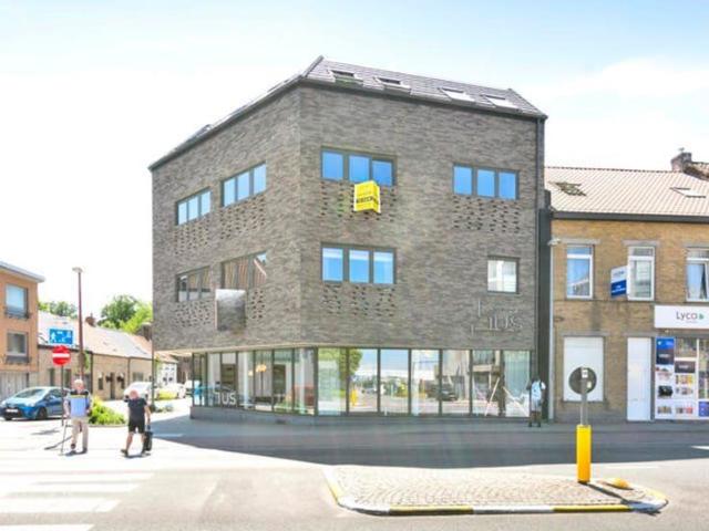 Recent en luxueus ingericht duplex appartement met garagebox