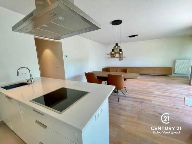 Recent, luxe appartement met 2 slpks, terras en autoplaats