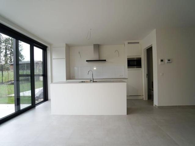 Recent modern appartement te huur