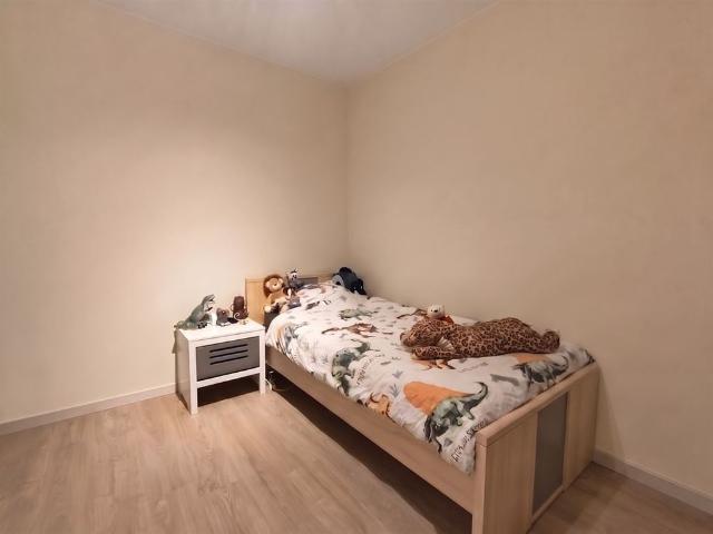 recent woonhuis met 3 slaapkamers, grote hobbykamer, cosy tuintje met berging en oprit/parkeermogelijkheid