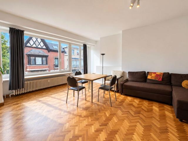 Recent vernieuwd 2 slpk. appartement te huur in St. Amandsberg CdF