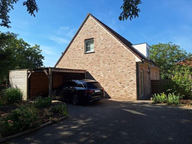 Recente alleenstaande woning met 4 SLK op ruim perceel