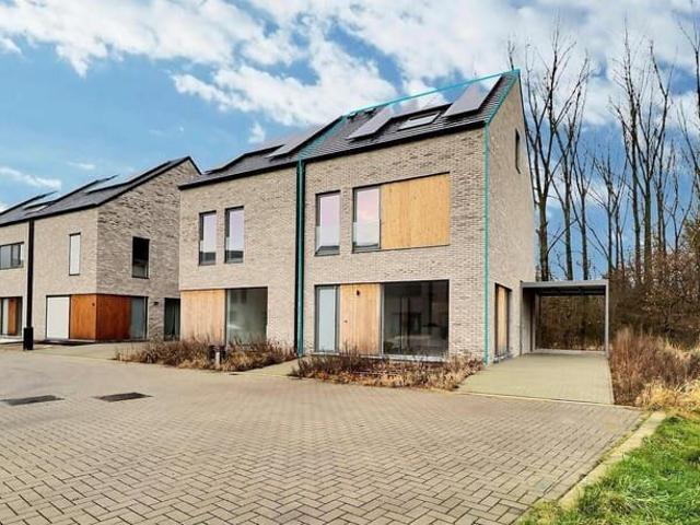 RECENTE BEN woning met 4 slaapkamers en carport
