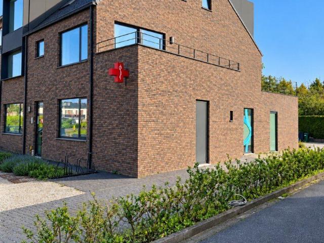 Recente en instapklare duplex met twee slaapkamers en zonni