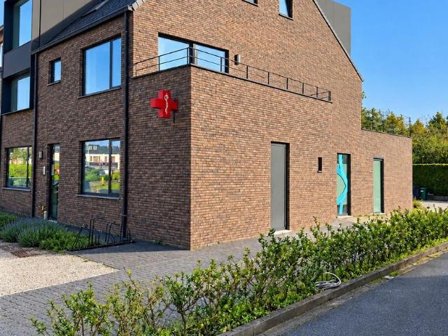 Recente en instapklare duplex met twee slaapkamers en zonnige terrassen CdF