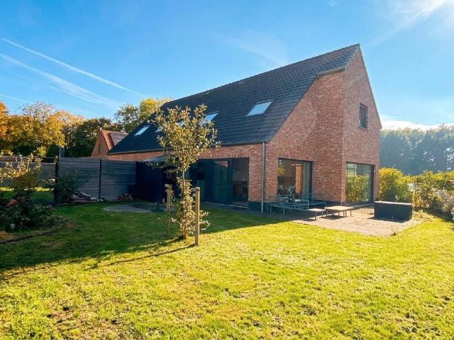 Recente energiezuinige woning met 3 kamers en zonnige tuin