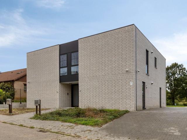 RECENTE, ENERGIEZUINIGE WONING MET 4 SLAAPKAMERS IN SCHER.