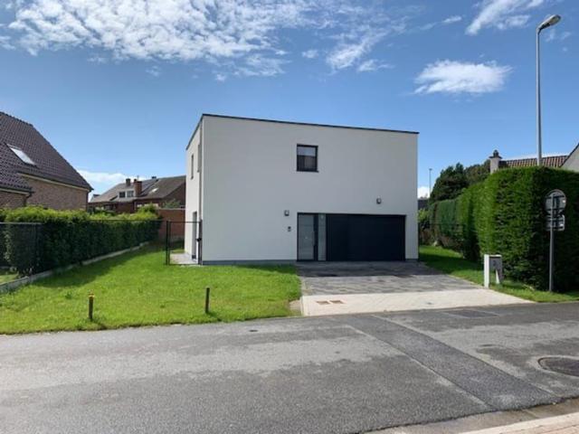 Recente energiezuinige woning met 4 slpkmrs en tuin