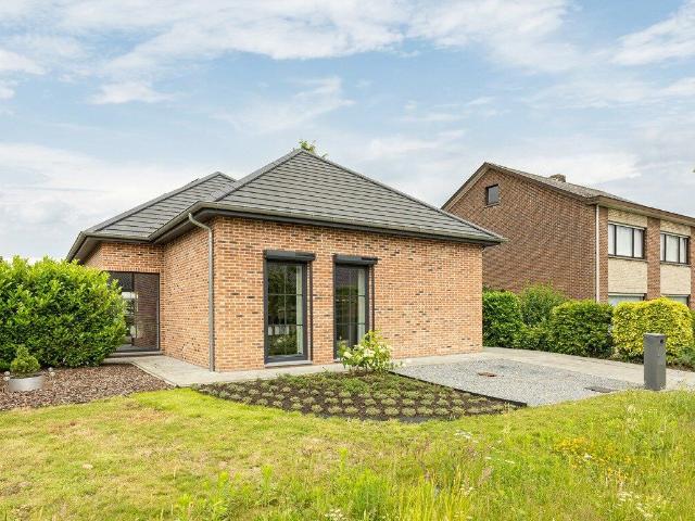 Recente gelijkvloerse woning met twee slaapkamers en tuin