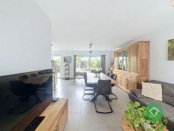 Recente gezinswoning met 3 slaapkamers, garage en landelijk uitzicht te huur in Eernegem